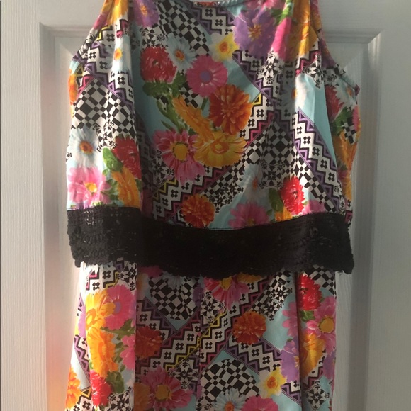 Women’s Floral Romper (Med) - Picture 2 of 7